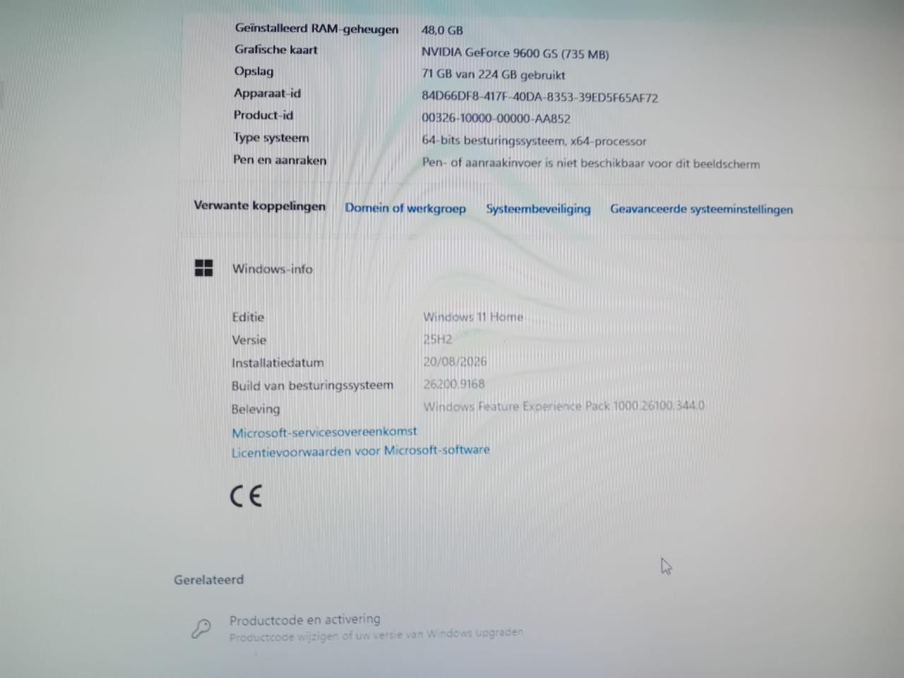 PC- met monitor toetsenbord en muis