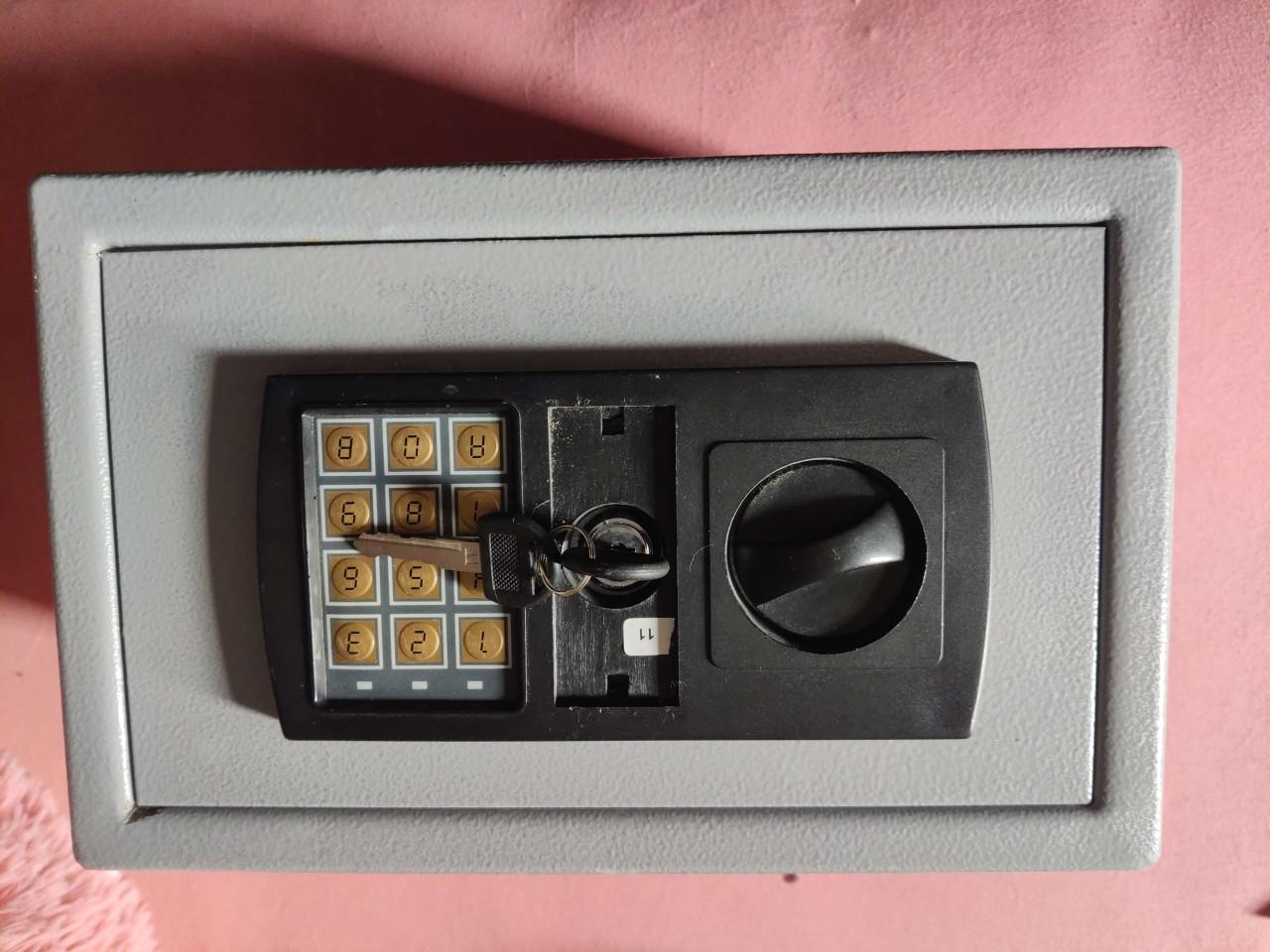 Gratis: Kluisje (semi-defect)