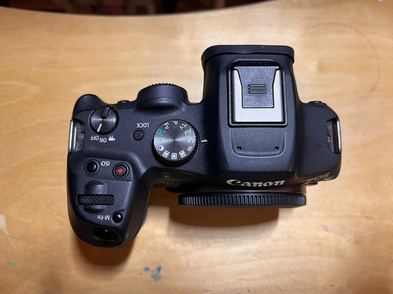 Canon R7 - Hoge kwaliteit systeemcamera, zo goed als nieuw