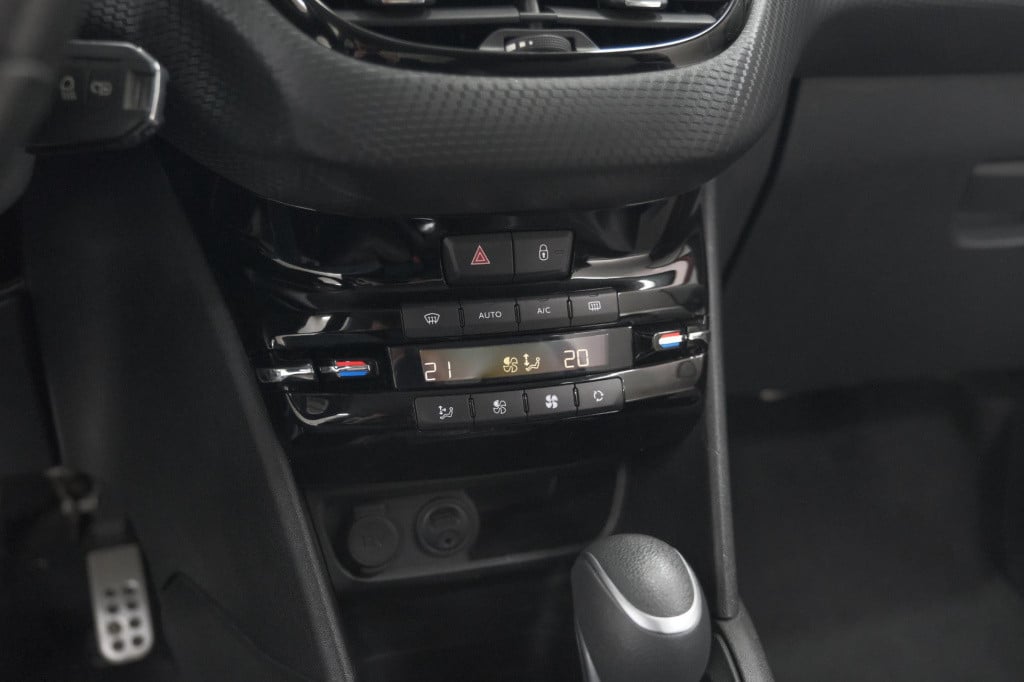 Peugeot 208 puretech 110 gt-line | apple carplay | parkeersensoren | climat