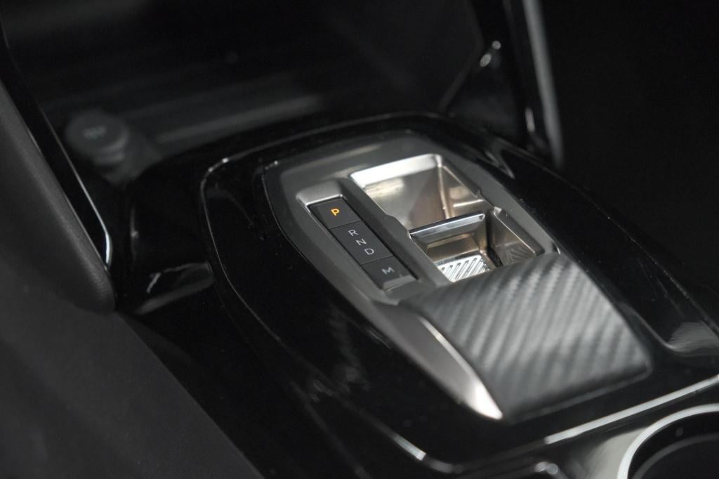Peugeot 2008 1.2 hybrid 145 allure | apple carplay | climate control | park