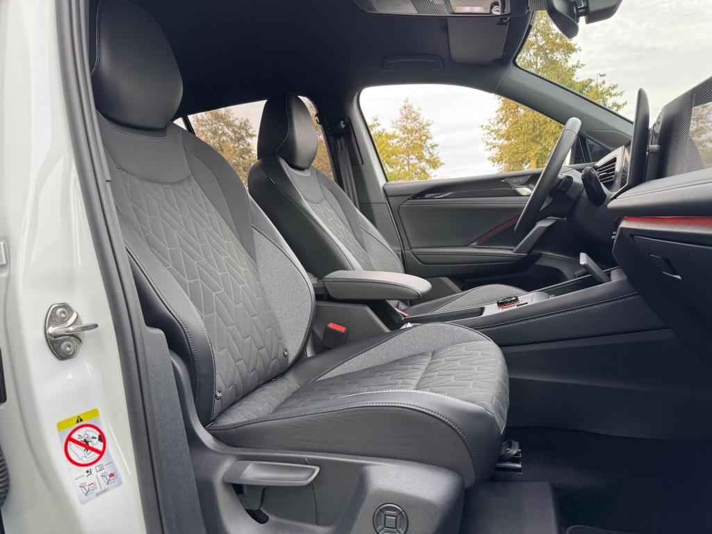 Volkswagen Tiguan 1.5 tsi goal * acc * 360 camera * trekhaak * lane + side 