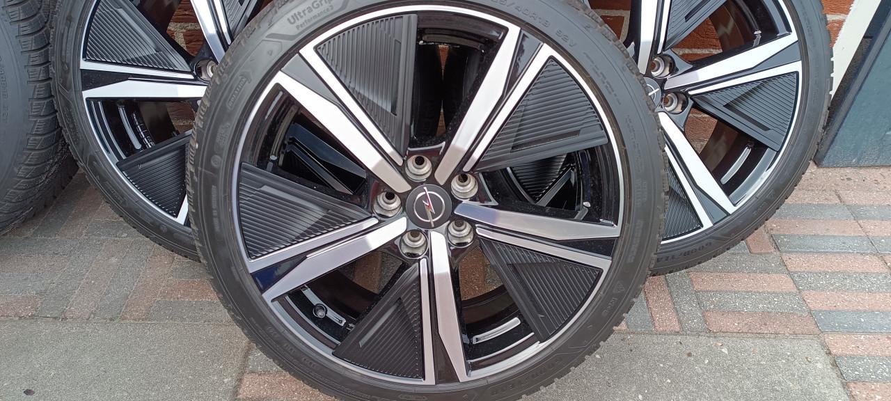 Originele Peugeot 308/Astra L 18inch exclusieve winterset.