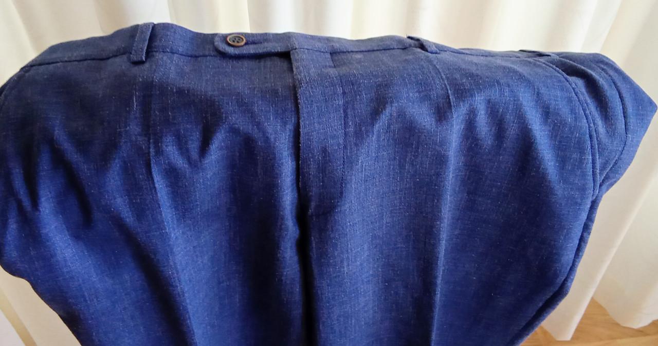 Prachtig blauw kostuum merk Forbici, maat 56