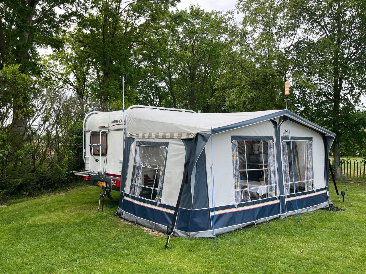 Home-car Racer 45 Spirit. 4 pers caravan met voortent&luifel