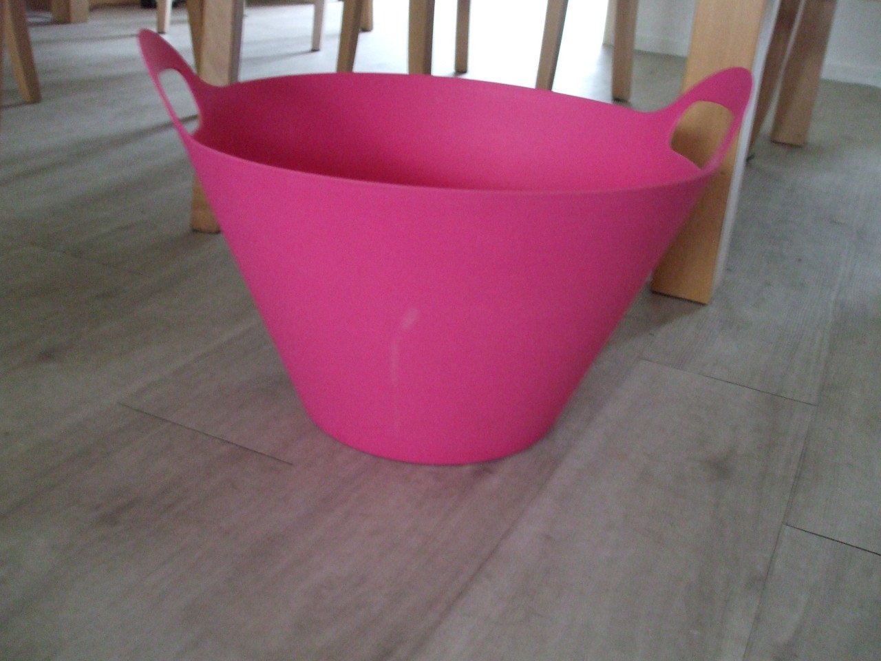 Te koop set prullenmand/wasmand.