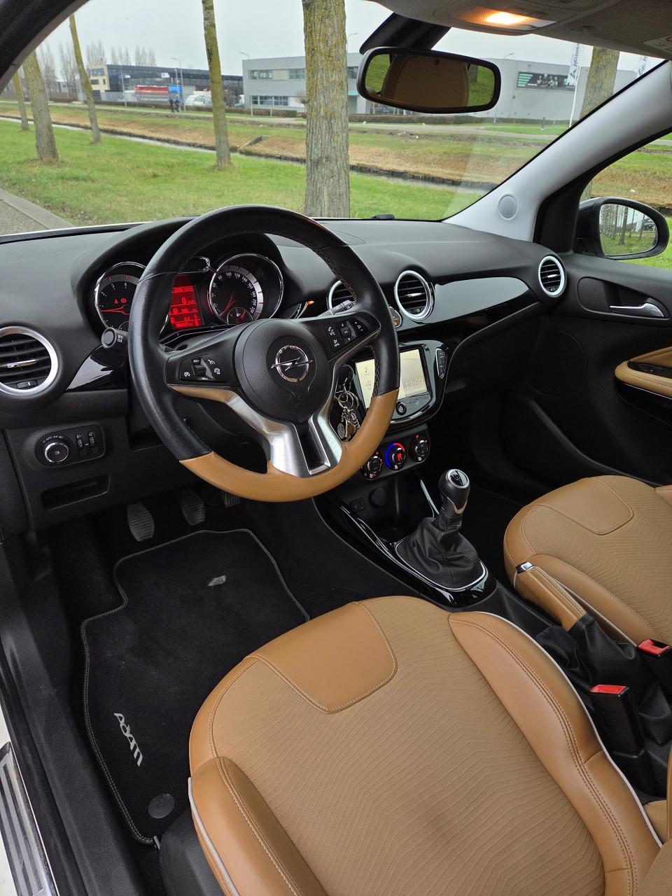 Mooie sportieve opel adam 1.0 turbo rocks 2015