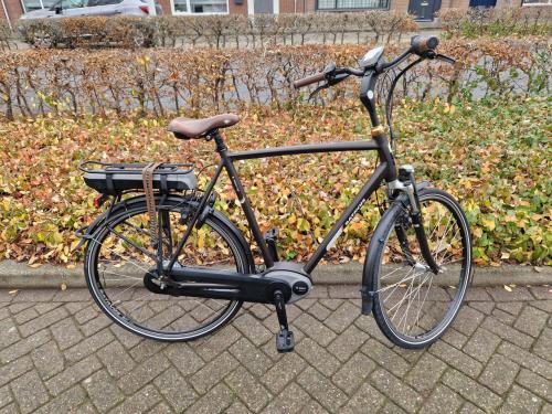 Keurig nette Batavus elektrische heren fiets met Bosch middenmotor
