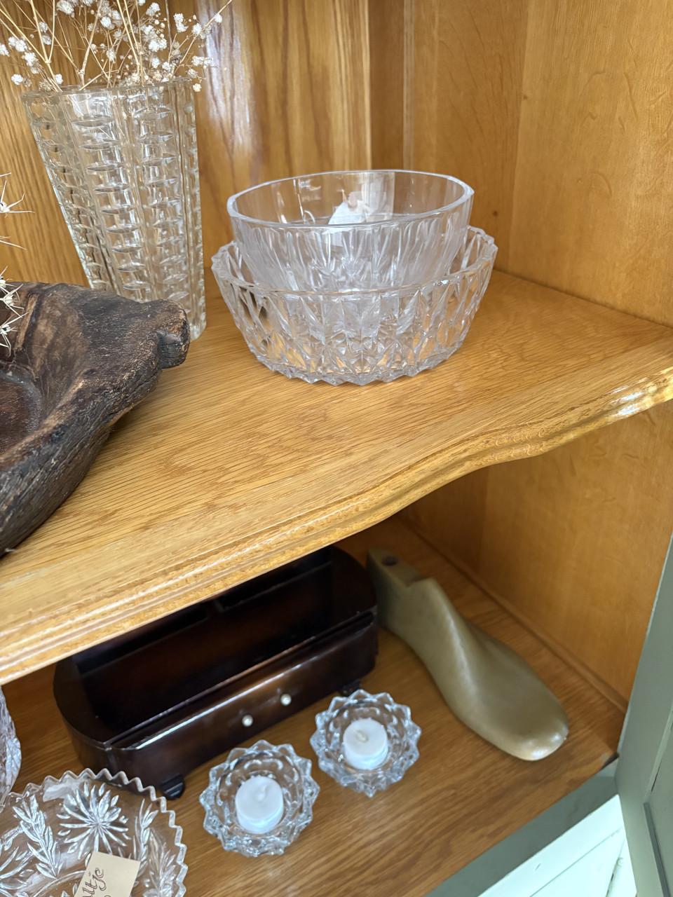 Kast met 2 deuren boven elkaar