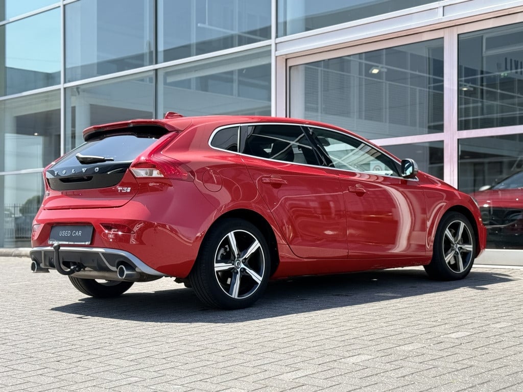 Volvo V40 t3 153pk aut6 polar+ sport| panodak| camera| h&k sound| trekhaak