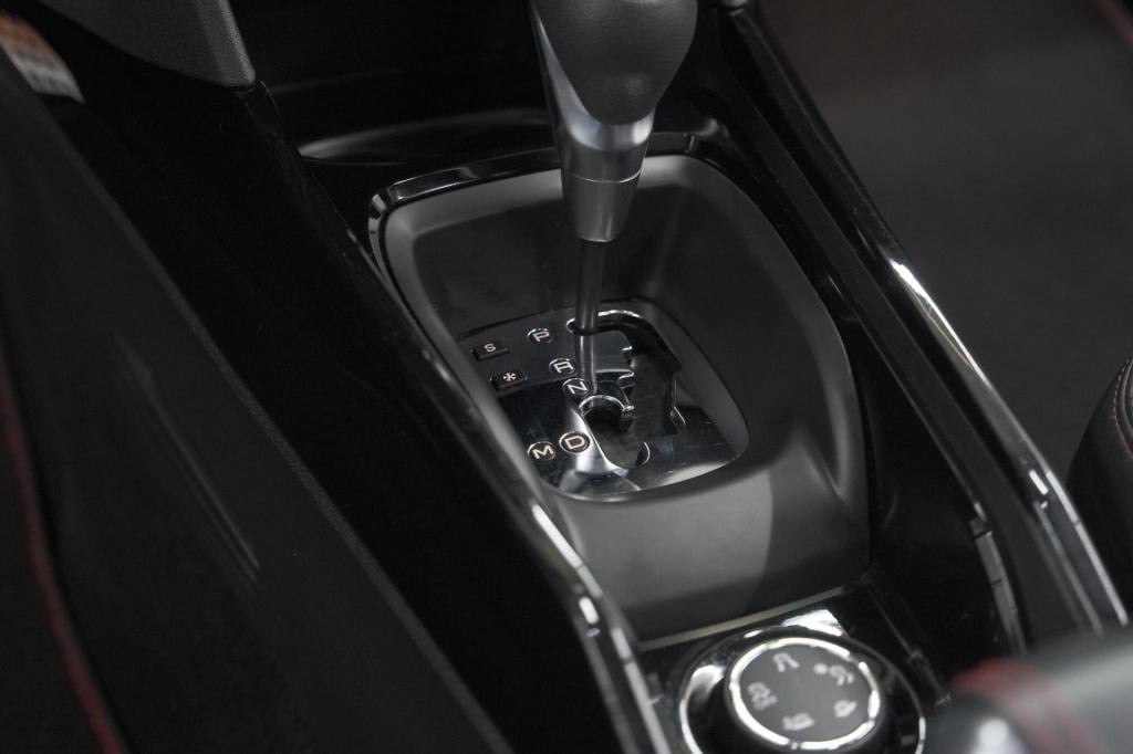 Peugeot 2008 puretech 110 eat6 gt-line | camera | panoramadak | navigatie |