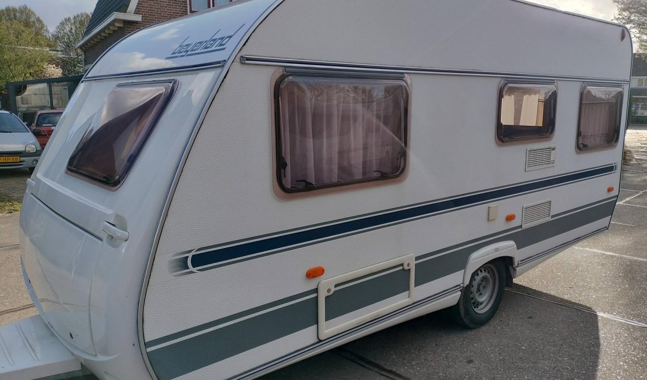 Beyerland 460 met voortent en luifel
