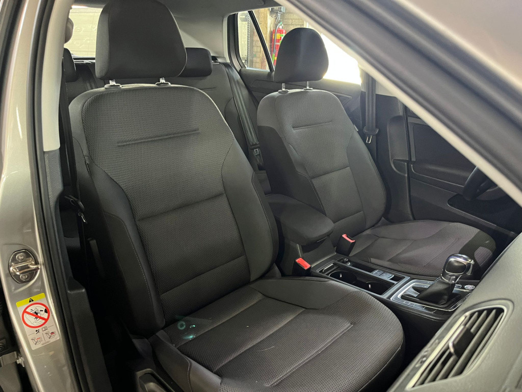 Volkswagen E-golf e-golf 136pk, virtual cockpit, apple carplay, navigatie