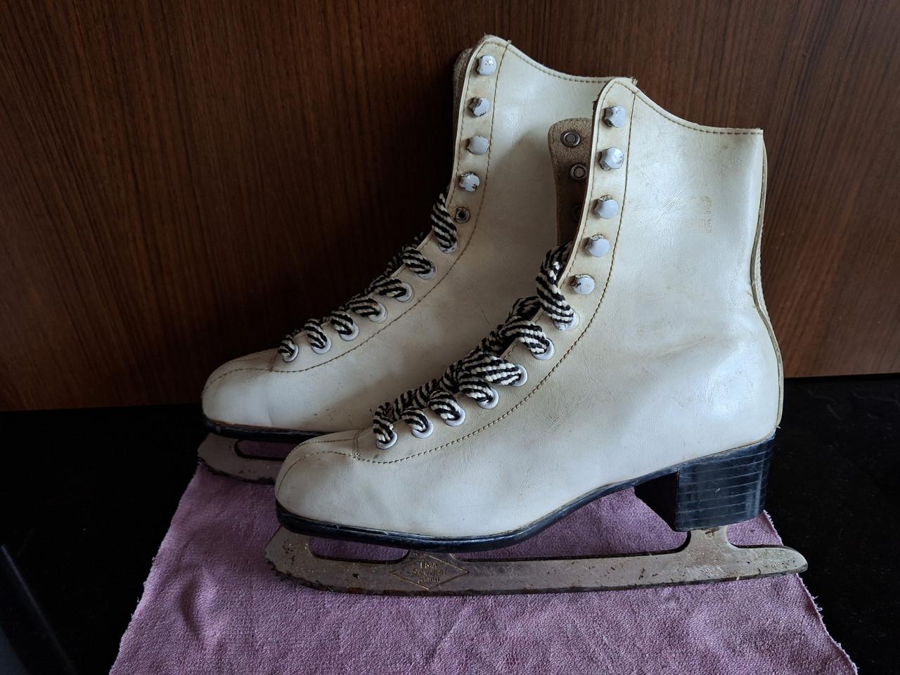 Kunstschaatsen maat 38