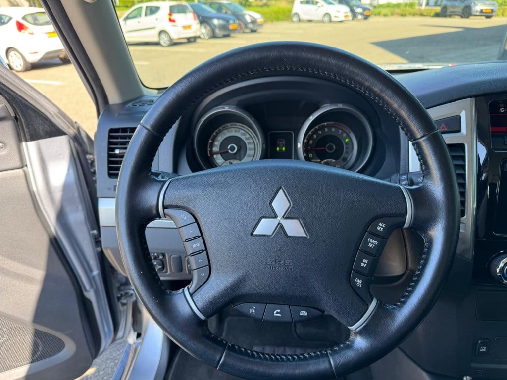 Mitsubishi Pajero 3.5 di- instyle automaat