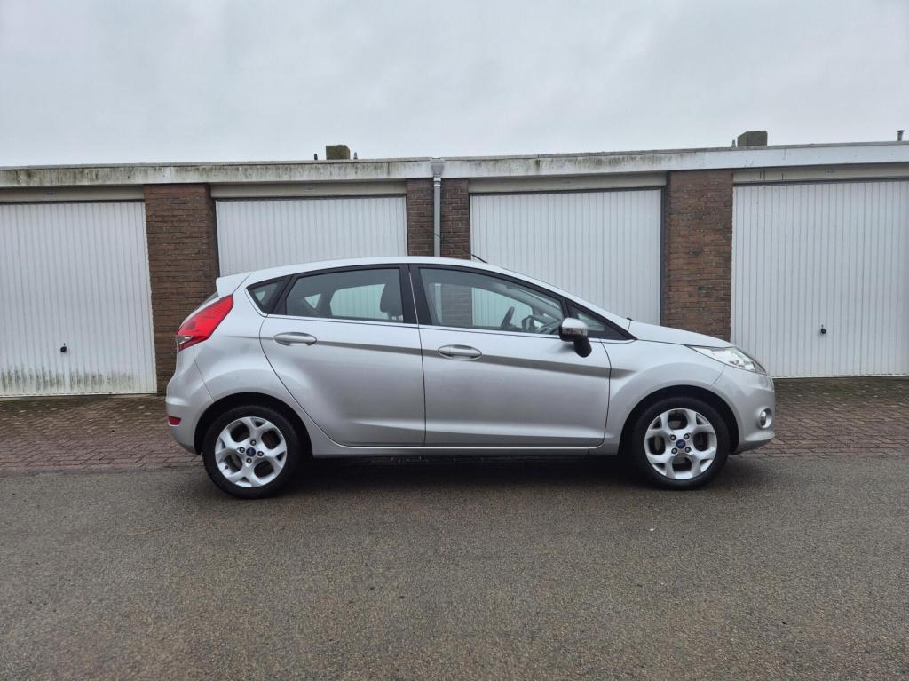 Ford Fiesta 1.25 titanium / origineel nl / airco / verwarmde voorruit