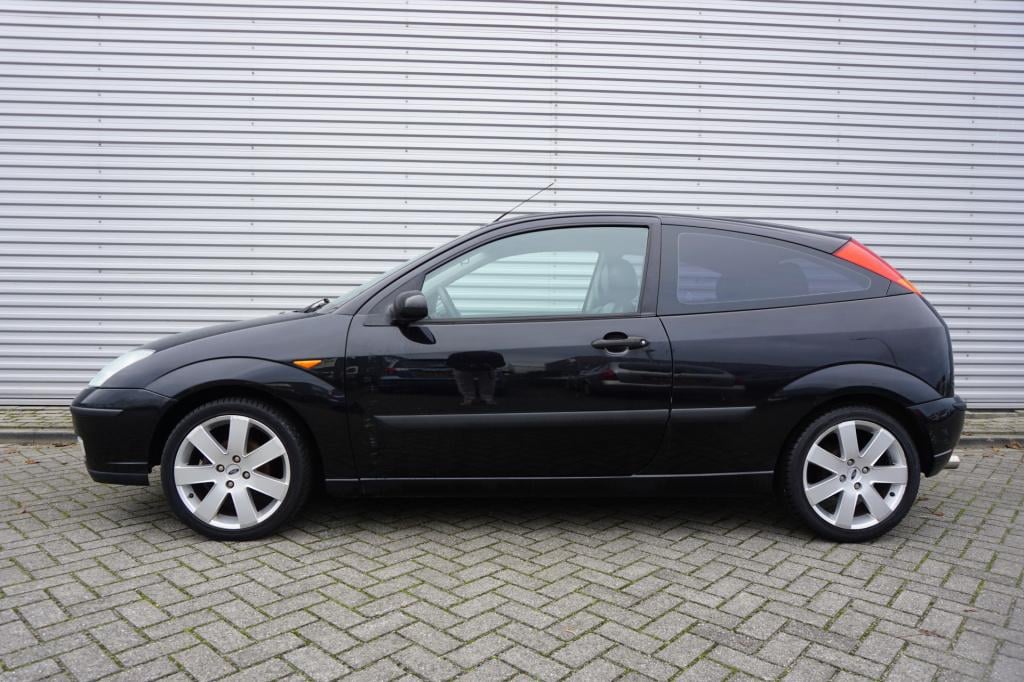 Ford Focus 1.6-16v futura climate / elektr. ramen / trekhaak / lm velgen /