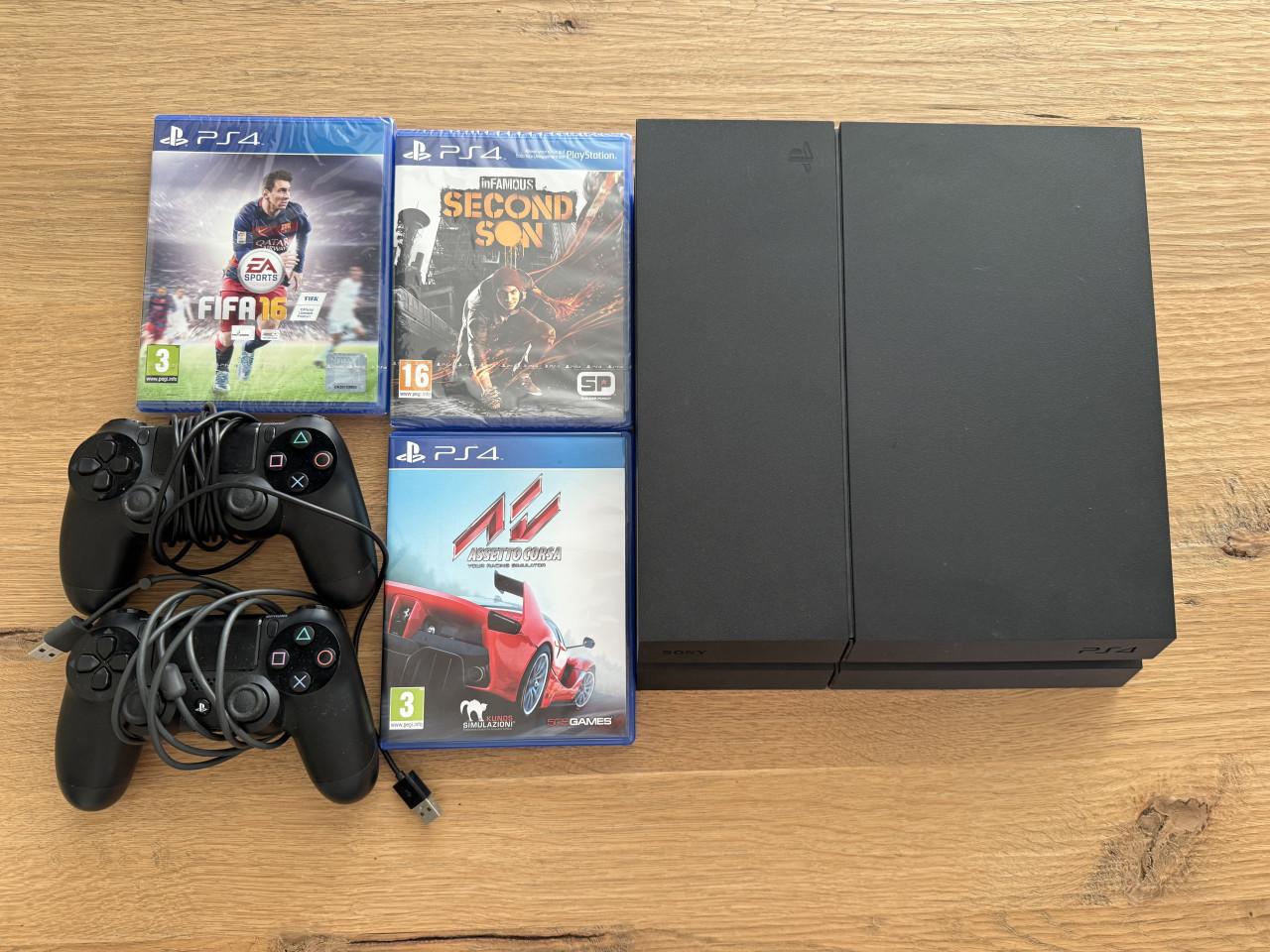 Playstation 4 (slim, 500gb) met 2 controllers