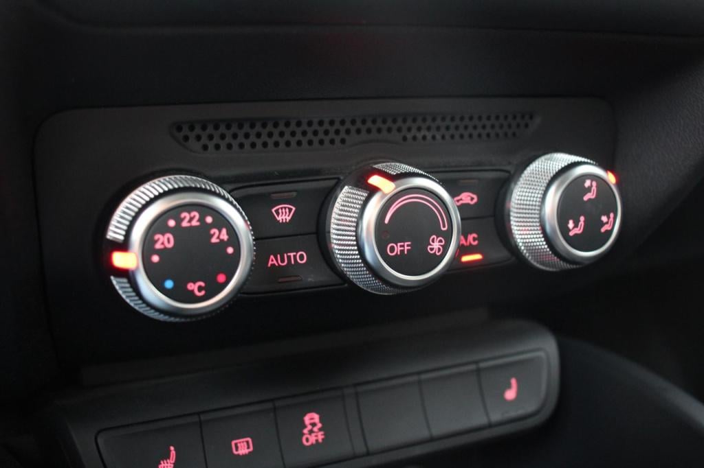 Audi A1 Sportback 1.4 tfsi s-line - stoelverwarming - parkeersensoren - 17 