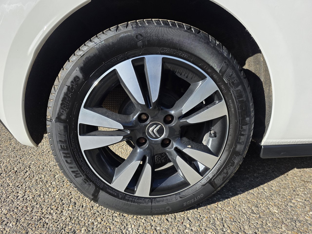 Citroen DS3 1.2 VTi So Chic Met Slecht's 101176km! Werkelijk In Nieuwstaat!
