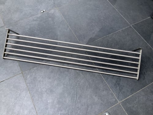 RVS pannenrek, ca.120 cm breed. Ook om keukengerei aan te hangen.