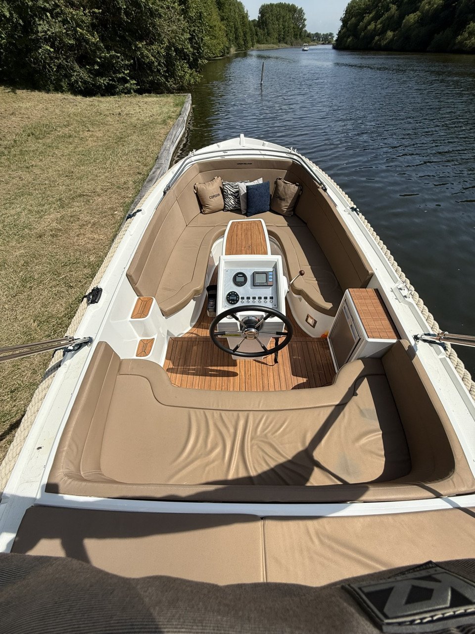 Corsiva Tender 690 - Prachtige full options sloep