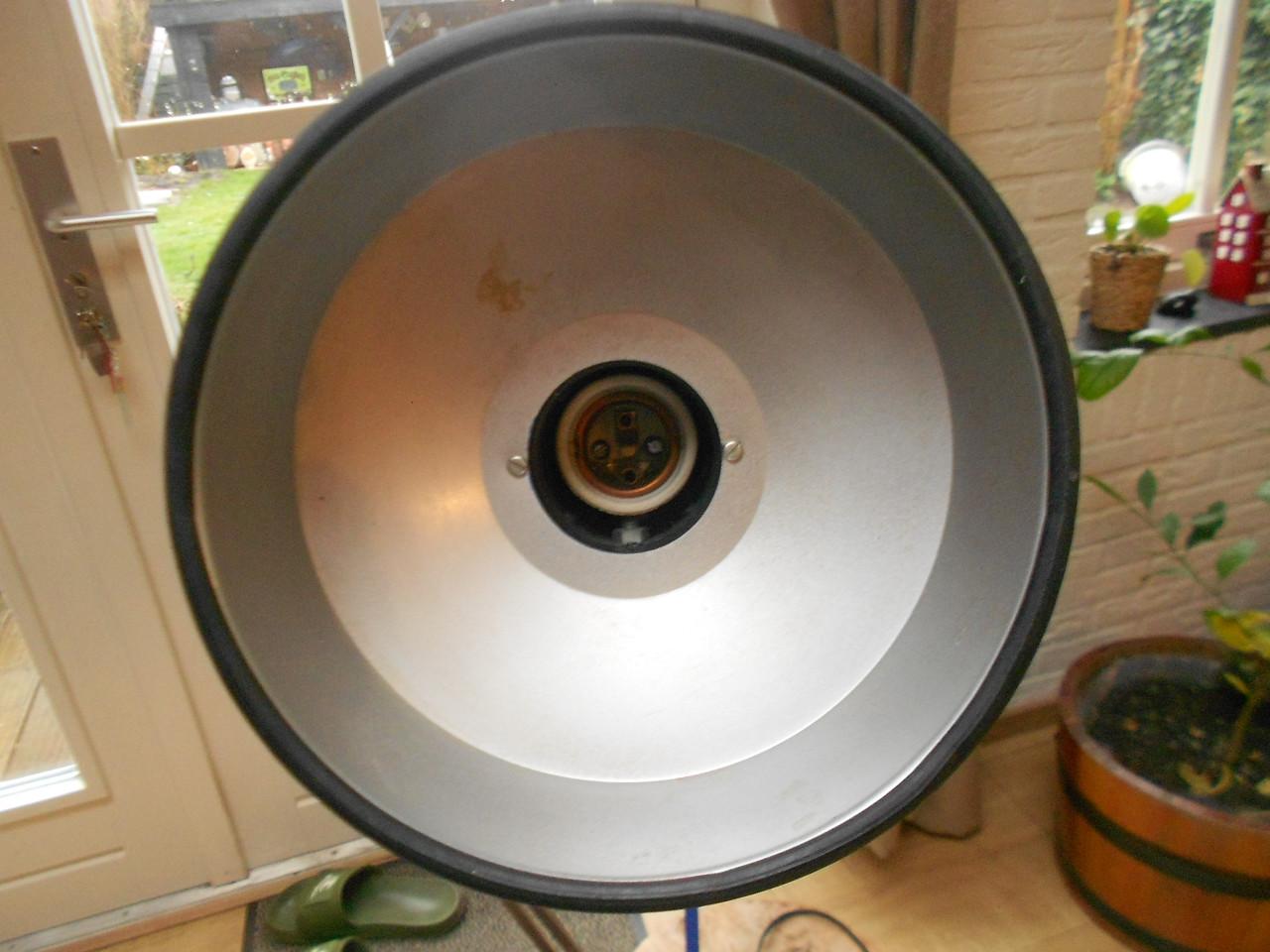 Twee vintage schaar klem lampen.