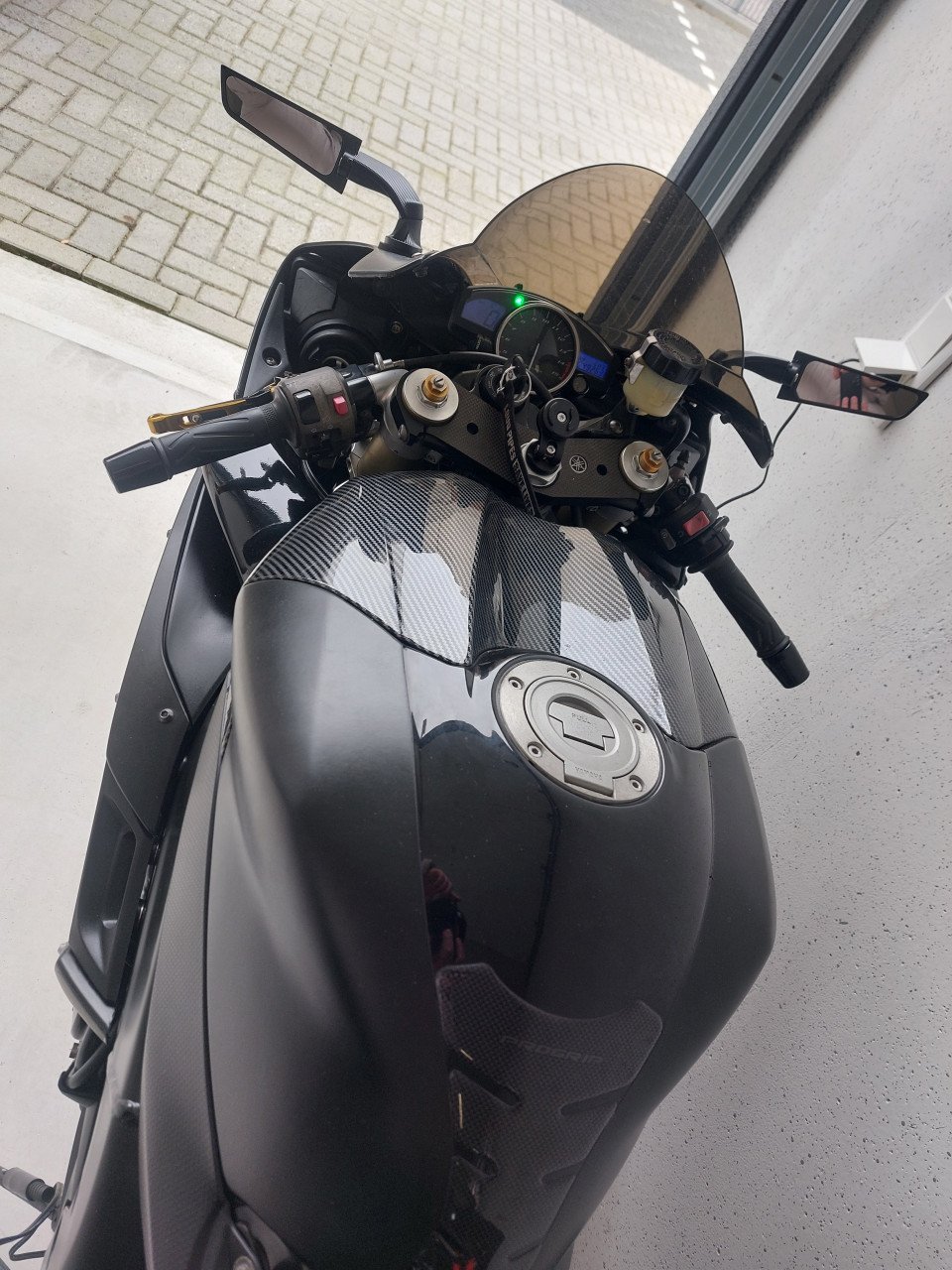 Yamaha r1