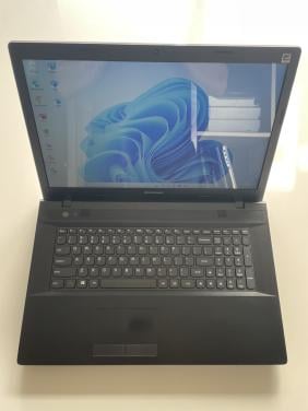 Lenovo 17 inch game laptop \ Windows 11