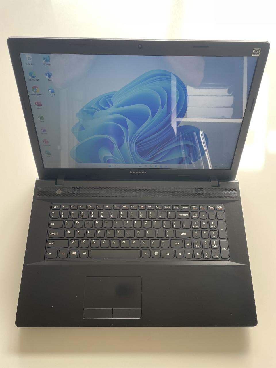 Lenovo 17 inch game laptop \ Windows 11