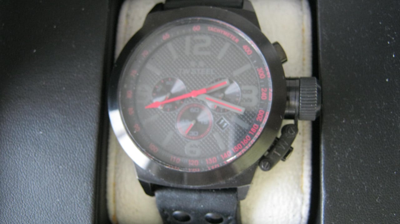 NIEUW TW STEEL BLACK EDITIE ROOD VOOR 120 EURO
