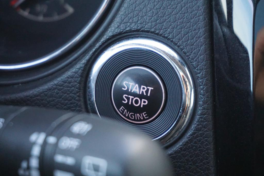 Nissan Qashqai 1.2 tekna - automaat / climate / navi / cruise / leder / cam