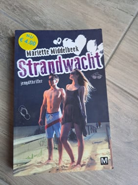 Jeugdthriller Strandwacht van Mariette Middelbeek