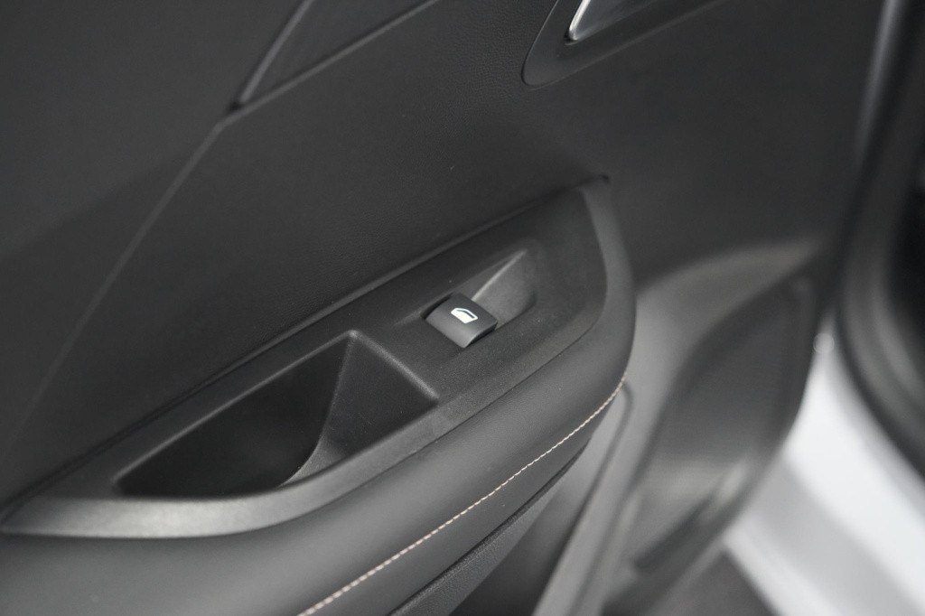 Peugeot 2008 puretech 130 eat8 allure | camera | navigatie | apple carplay 