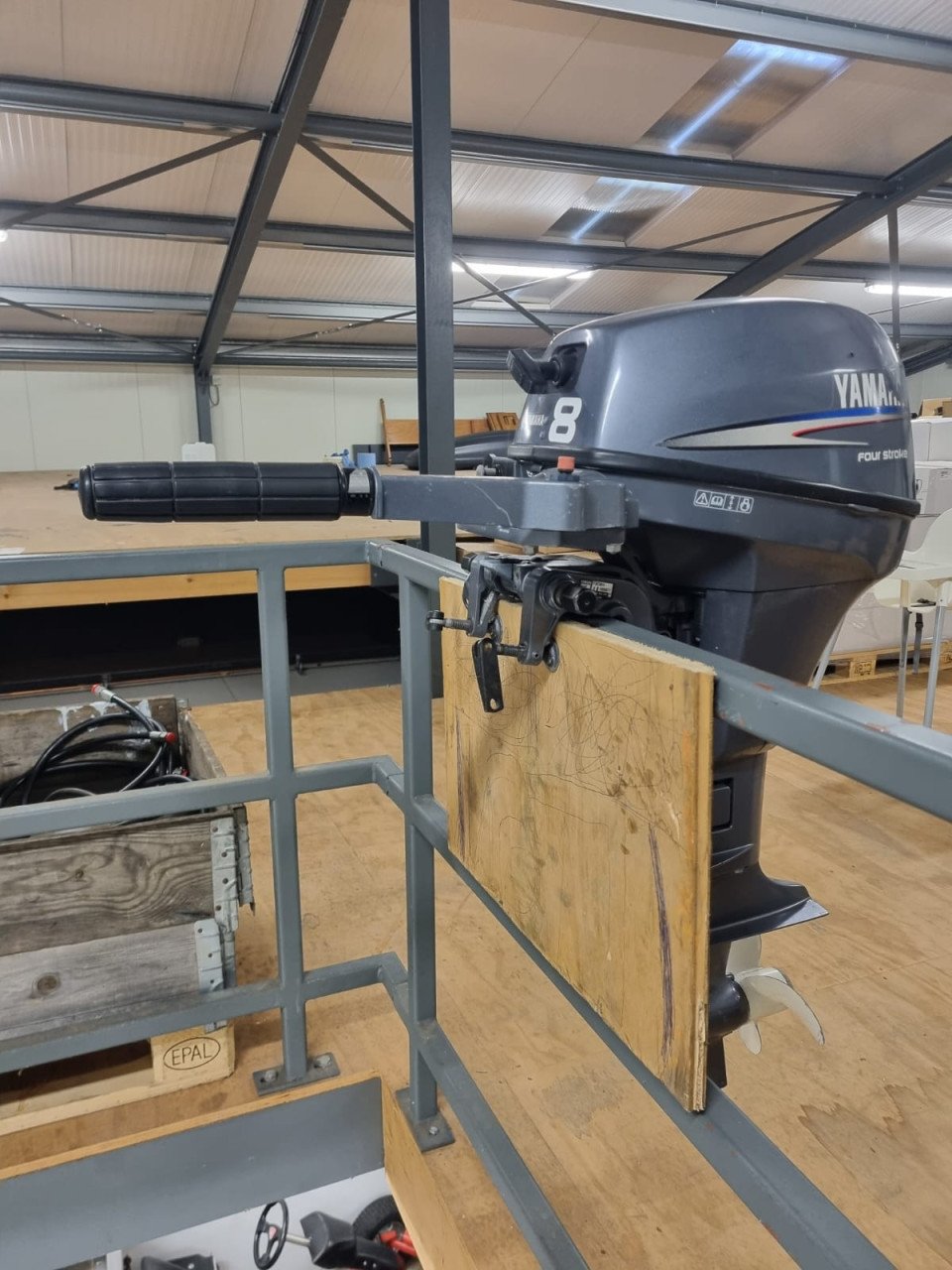 Prachtige rubberboot met een yamaha 8pk buitenboordmotor en boottrailer