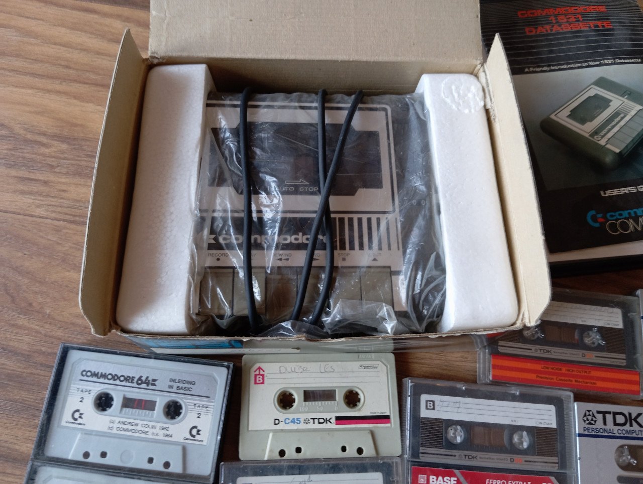 Commodor 64+ datasette + toebehoren