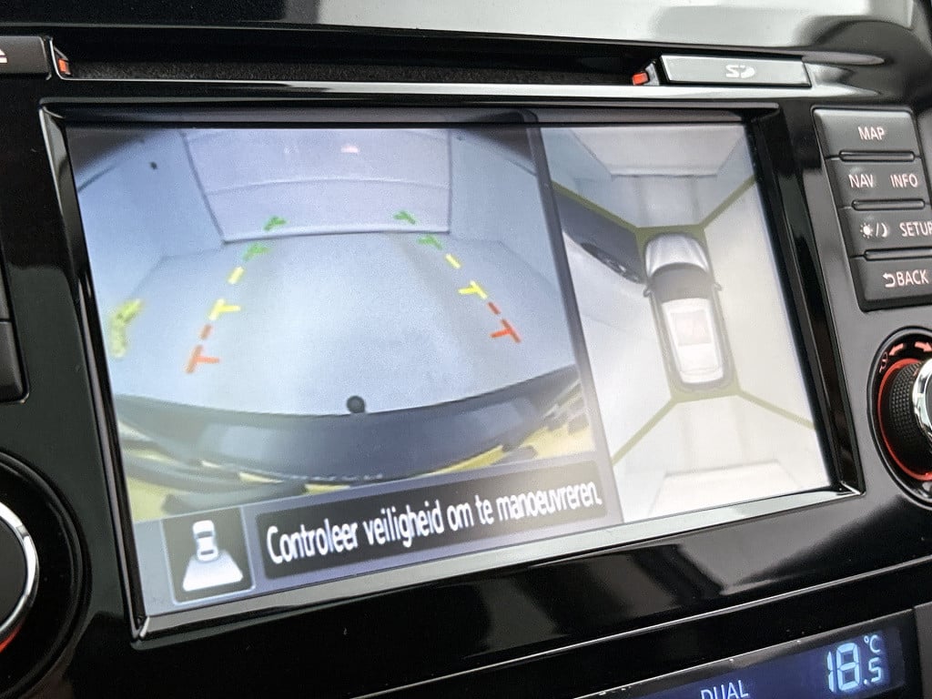 Nissan Qashqai 1.2 connect edition | panoramadak | trekhaak |