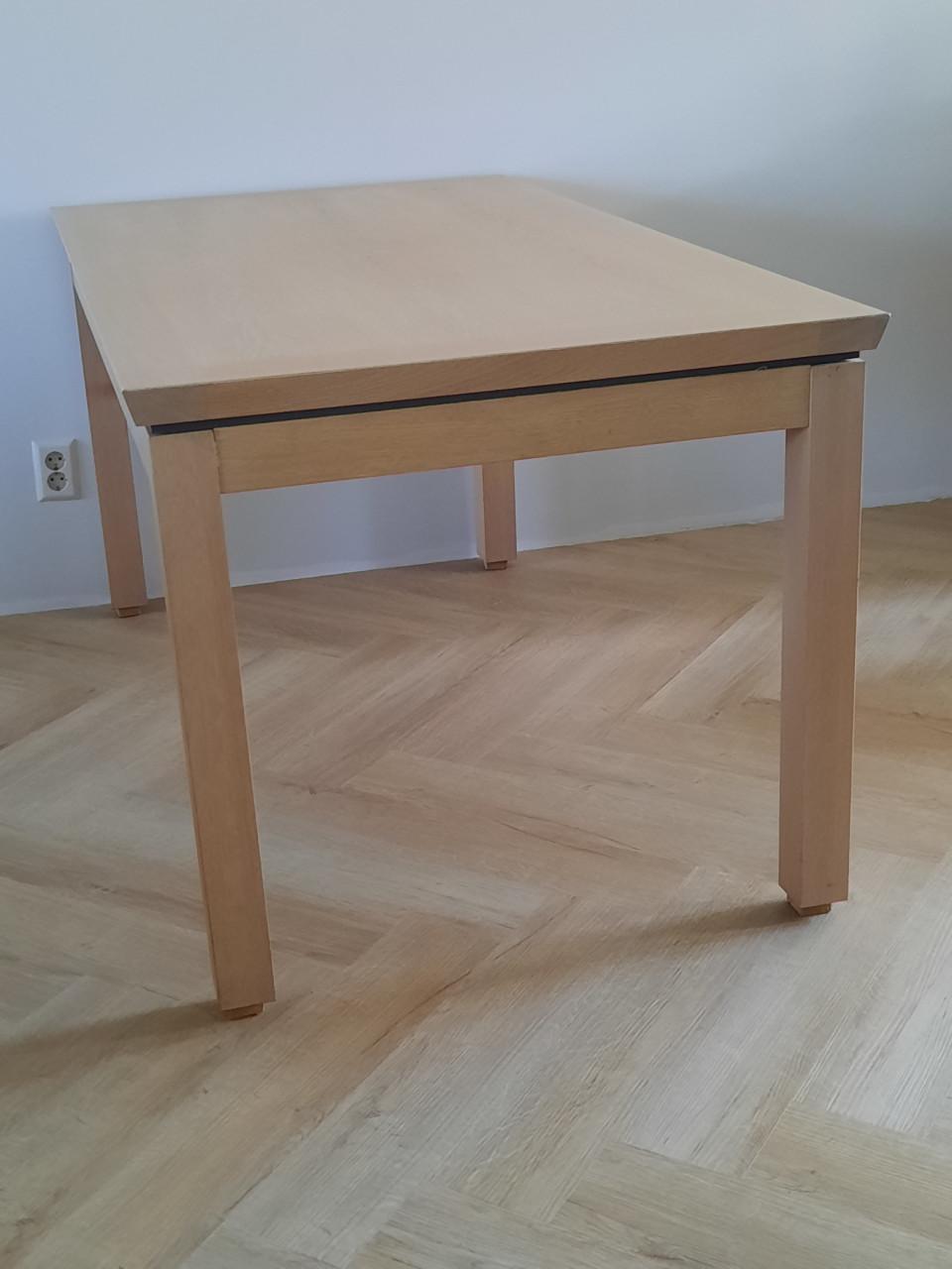 Te koop: Eiken eetkamertafel uitschuifbaar