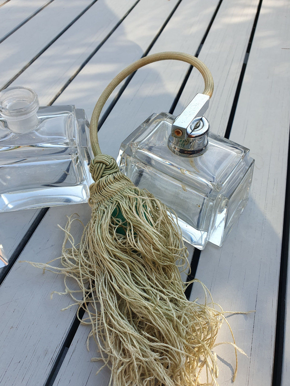 Prachtig 2 delige antiek kristallen parfumstel in goede staat...