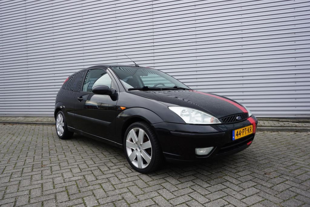 Ford Focus 1.6-16v futura climate / elektr. ramen / trekhaak / lm velgen /