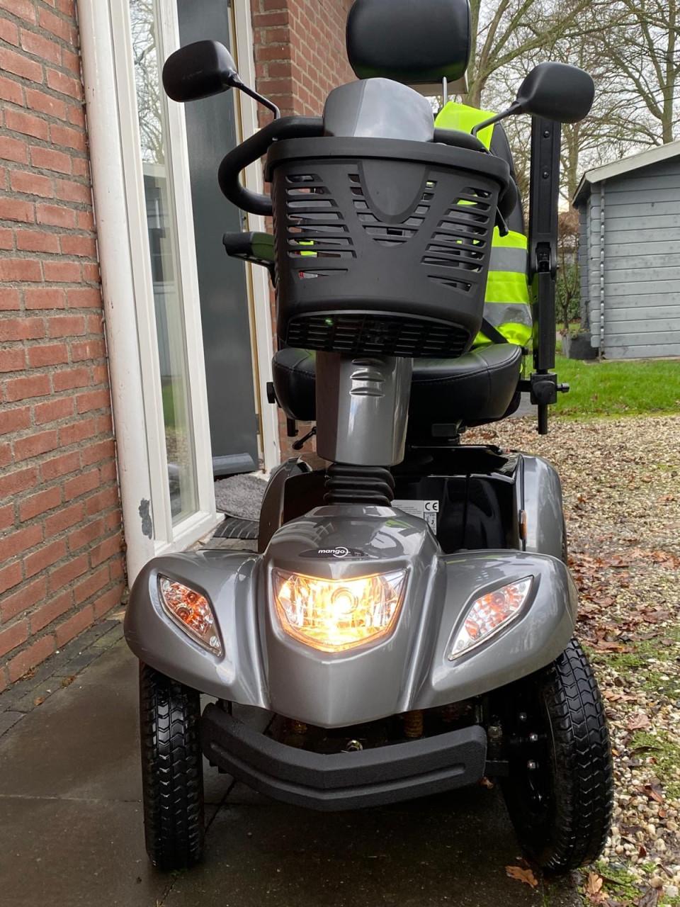 Scootmobiel mango leopard 4, grijs, zo goed als nieuw