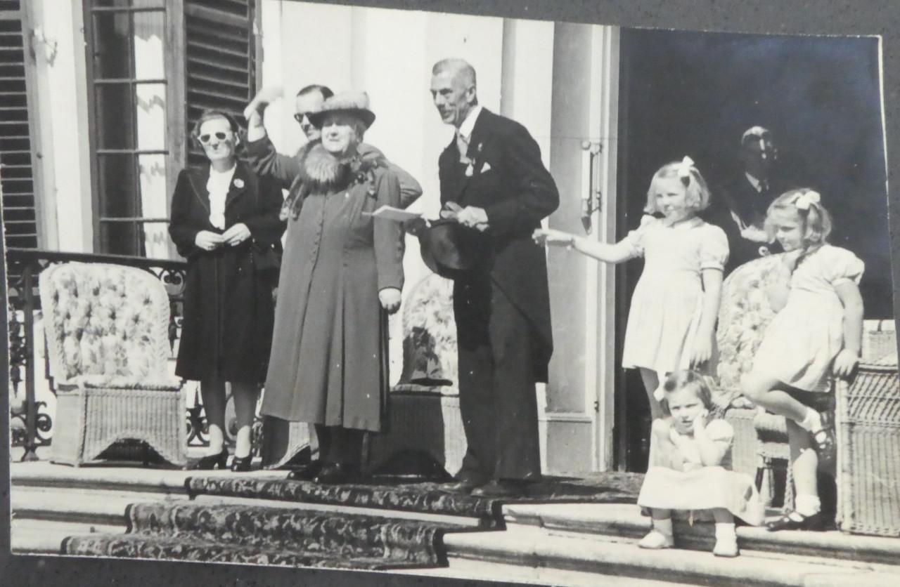 WILHELMINA, 12 foto’s Koninklijk Huis, periode t/m 1945