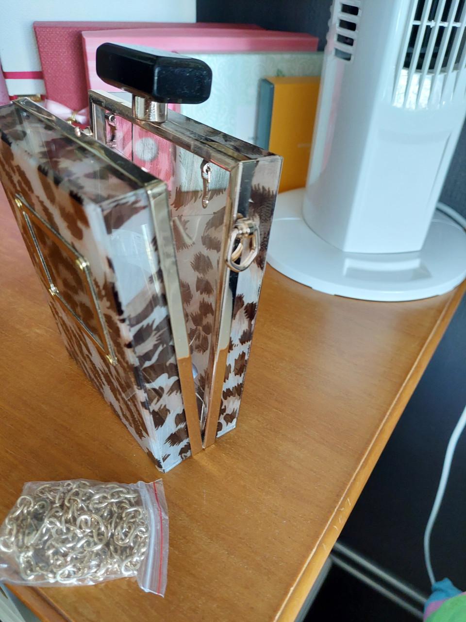 Apart chic schouder tasje In vorm van parfum fles