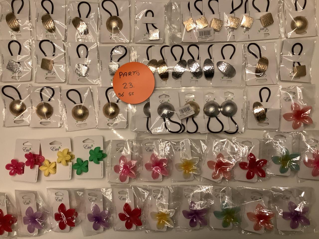 Partij leuke haarclips/haarspelden en haarelastieken. ( partij 23)