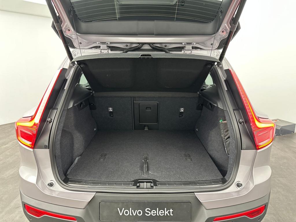 Volvo XC40 b4 197pk plus dark| pano| trekhaak| camera| elek.stoelen