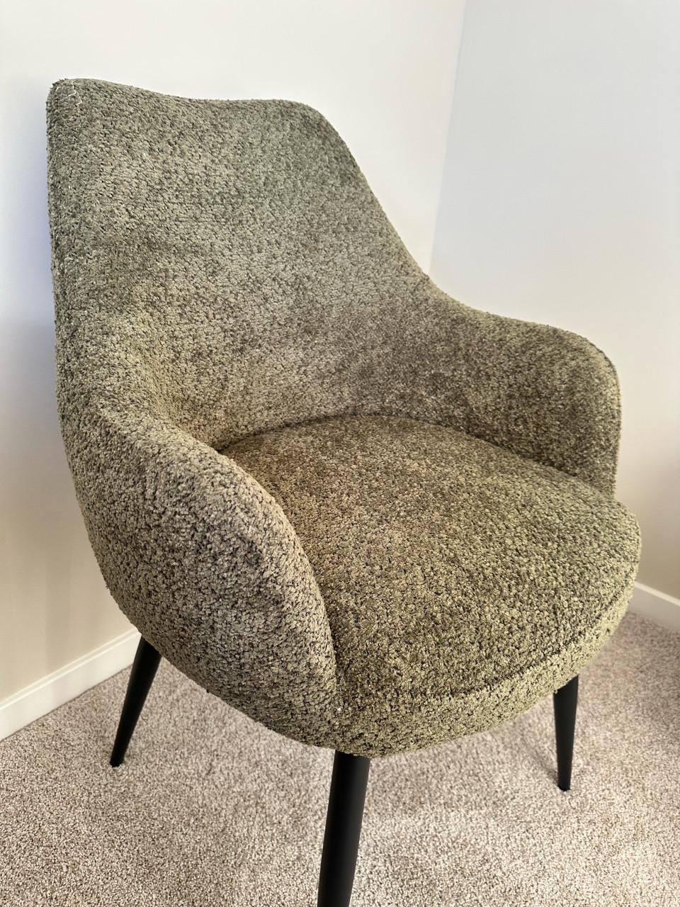 Twee eetkamerstoelen