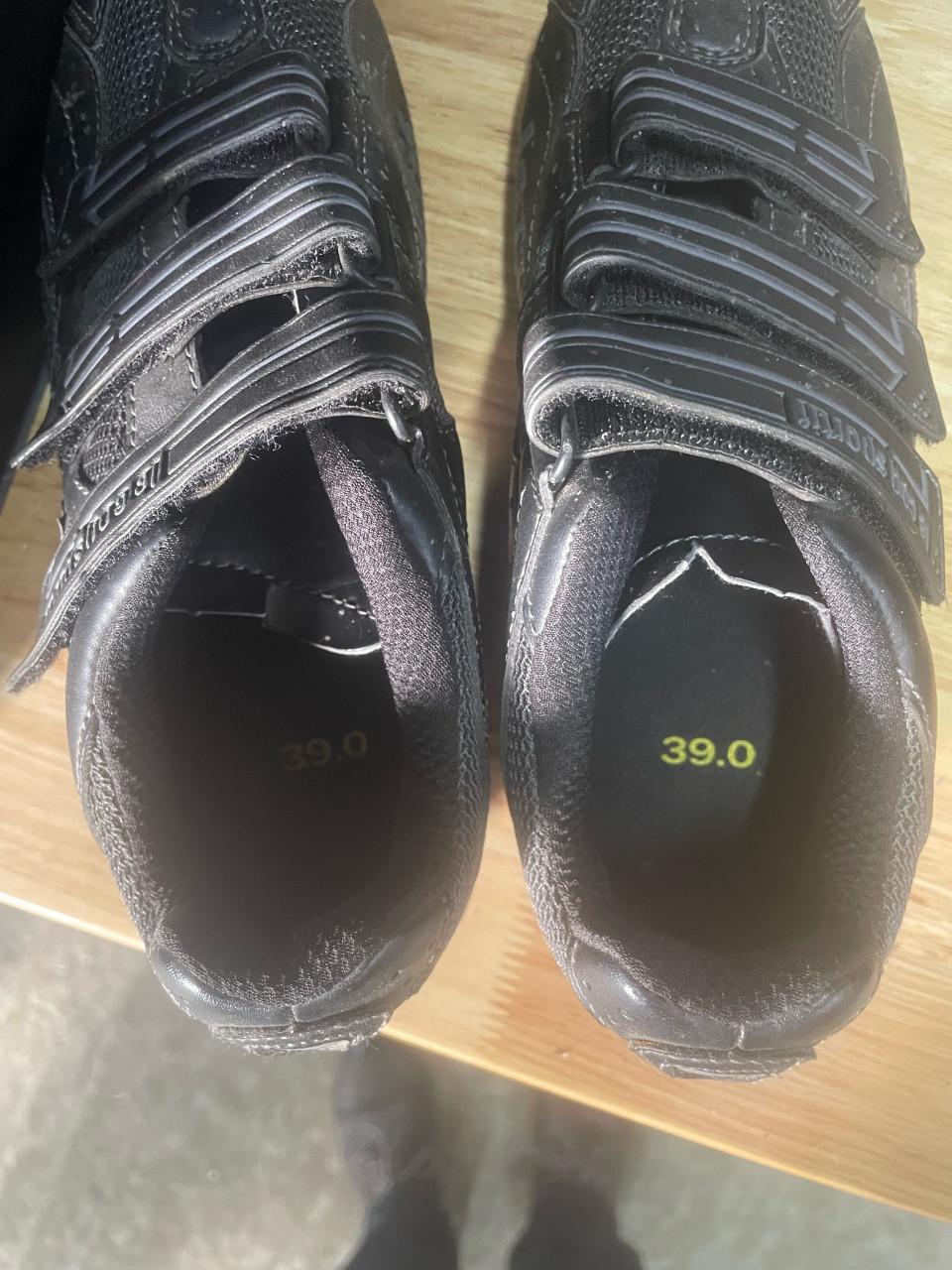 2 paar fietsschoenen dames maat 39