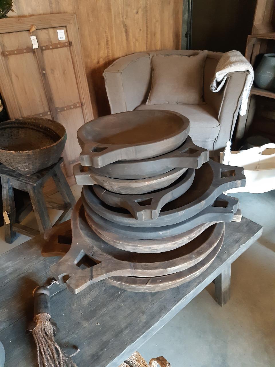 Robuuste houten schalen van aura peeperkorn