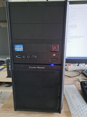 PC i5-2500 met toetsenbord en draadloze oplaadbare usb/bluetooth muis.