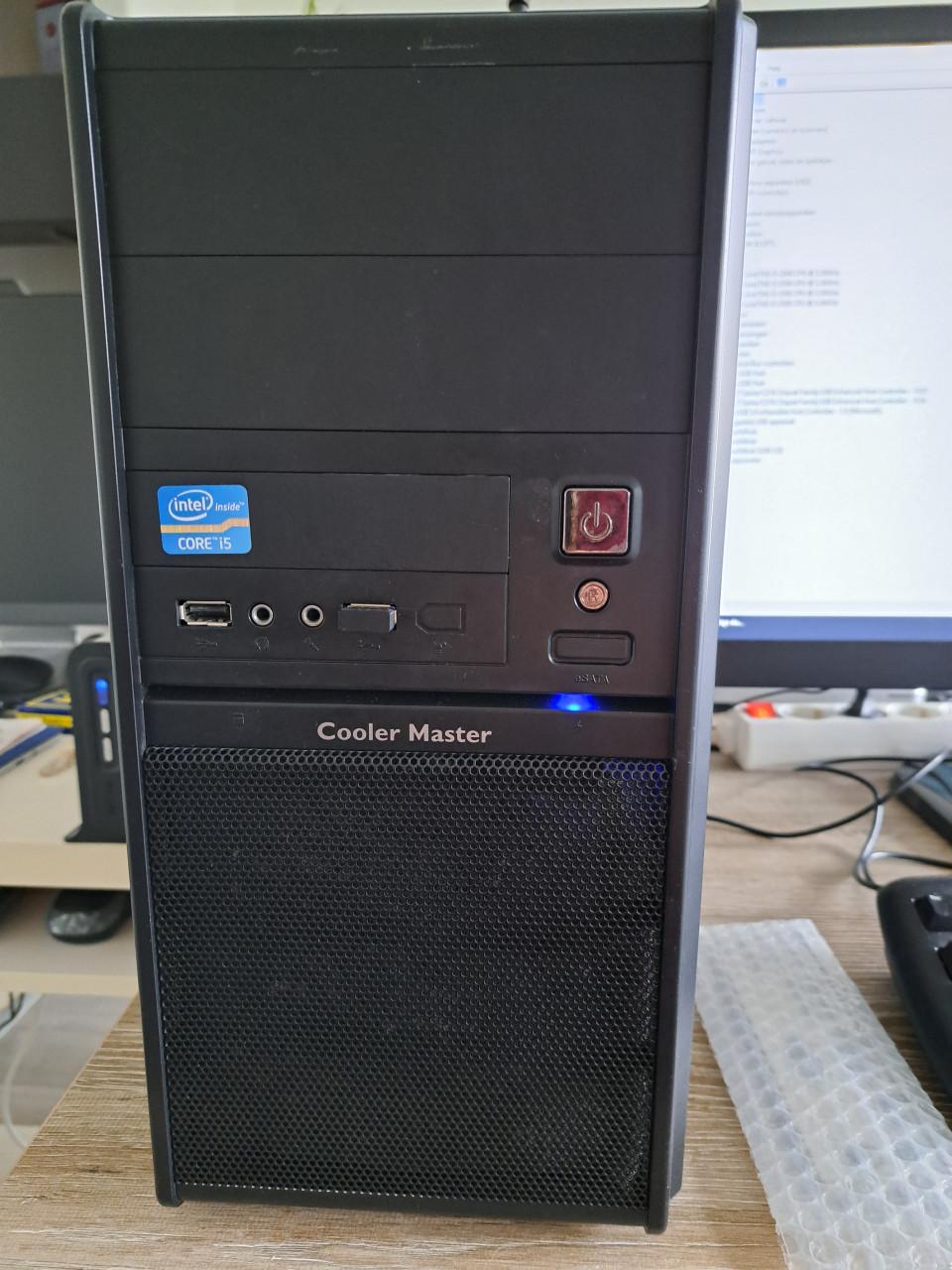 PC i5-2500 met toetsenbord en draadloze oplaadbare usb/bluetooth muis.